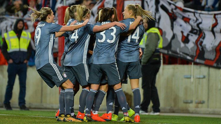Die Bayern-Spielerinnen wollen auch nach dem Rückspiel gegen Slavia Prag wieder jubeln.