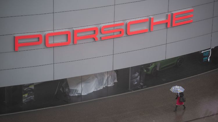 Die Kläger fordern von der Porsche SE Schadenersatz in Höhe von insgesamt gut einer Milliarde Euro.