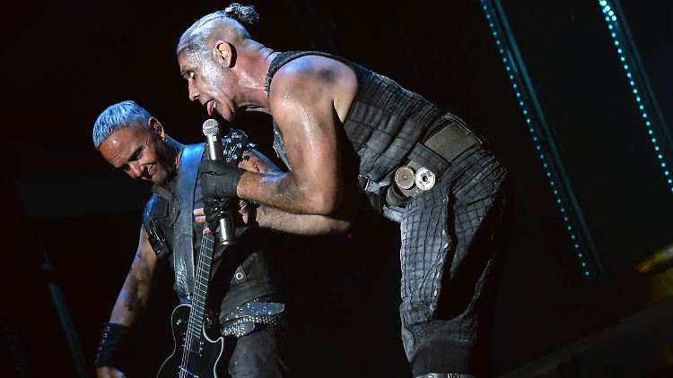 Rammstein provozieren gerne. Sind sie diesmal aber zu weit gegangen? Die Öffentlichkeit diskutiert.
