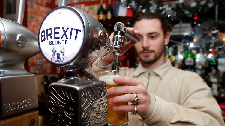 Der "Cricketer English Pub" in Paris hat Brexit-Bier auf Lager.