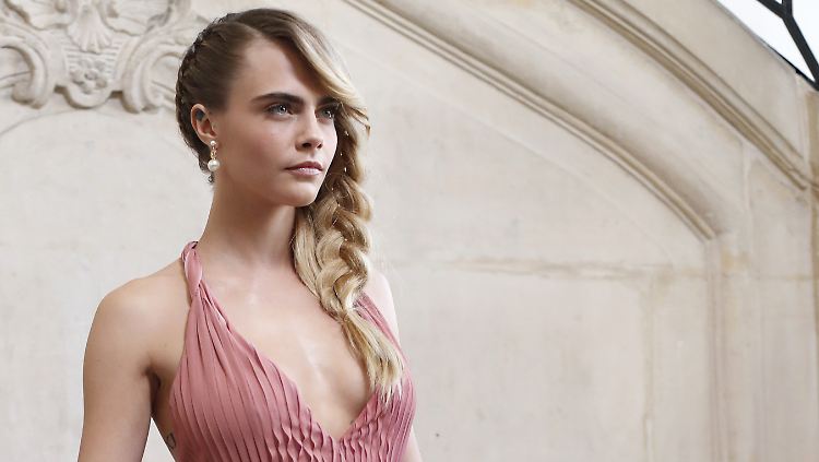 Wieso ausgehen, wenn man auch Sex haben kann? Cara Delevingne.
