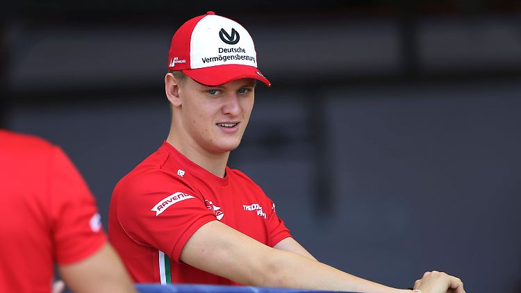 Geht noch unaufgeregt mit dem zunehmenden öffentlichen Interesse um: Mick Schumacher.