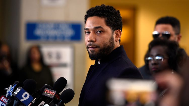 Jussie Smollett, nachdem er das Gericht verlassen hat.  
