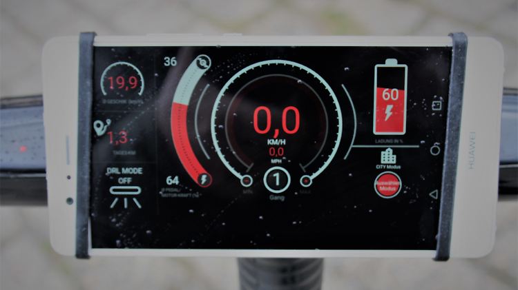 Eine schöne Lösung ist die Gocycle-App, mit der man das eigene Smartphone zum Fahrradbordcomputer umfunktionieren kann.
