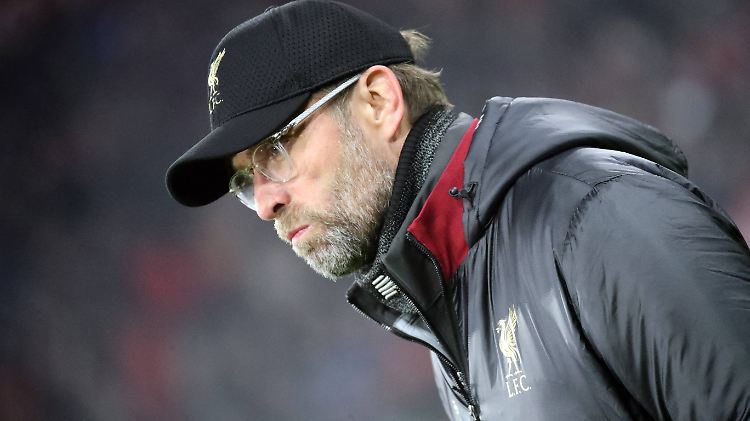 Jürgen Klopp wird beim Thema Rassismus ganz ernst - und fordert Strafen, etwa Spielunterbrechungen.