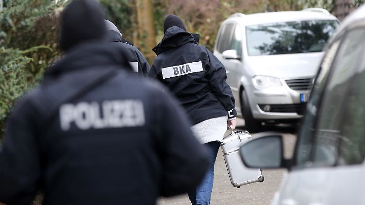 Polizei und BKA ermitteln wegen Terrorverdacht.