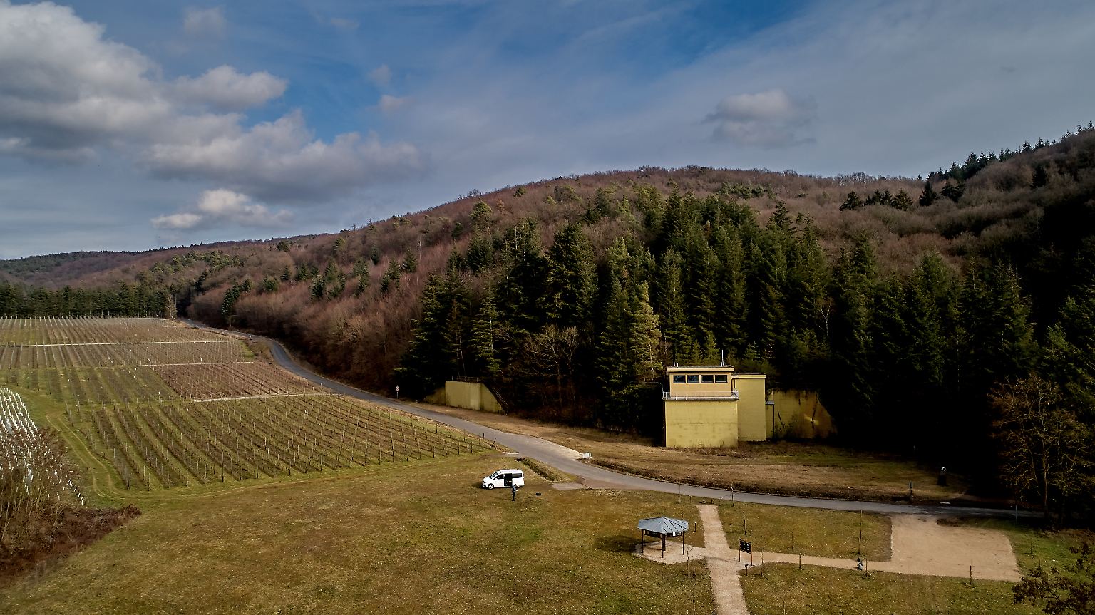 Unter Weinbergen im rheinland-pfälzischen Ahrtal, rund 30 Kilometer südlich von Bonn, befindet sich der Regierungsbunker, den ...