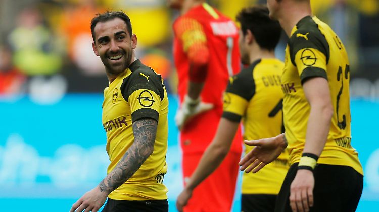 Paco Alcácer trifft in der 91. und 94. Minute - und schießt den BVB auf Platz eins.