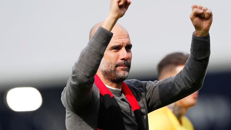 Pep Guardiola kann sich an der Tabellenführung seiner Sky Blues erfreuen.