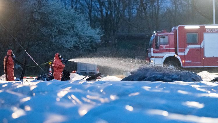 Das Flugzeug brannt komplett aus.