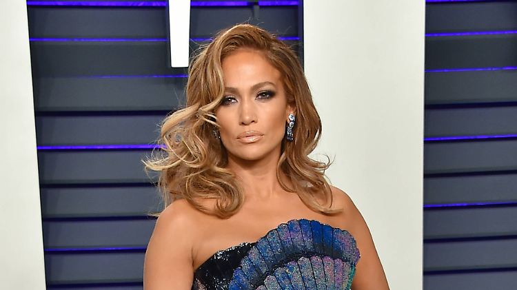 Auch mit fast 50 macht Jennifer Lopez noch eine verdammt gute Figur.