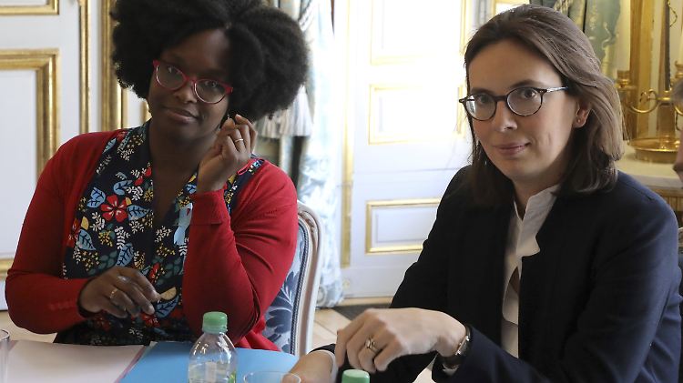 Zwei Neuzugänge am Kabinettstisch in Paris: Neben der neuen Regierungssprecherin sitzt Amélie de Montchalin, Frankreichs neue Europa-Ministerin.