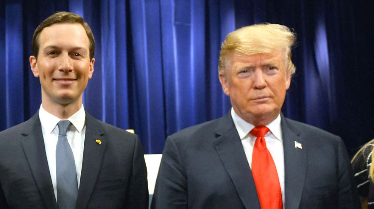 US-Präsident und sein Schwiegersohn Jared Kushner: Letztgenannter wurde sehr lange überprüft, ehe ihm ein weiträumiger Datenzugang gewährt worden war.