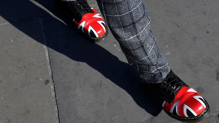 Gehen sie? Oder bleiben sie? Und wenn ja, wie lange? Das Unterhaus stimmt am Abend über Alternativen zu Mays Brexit-Deal ab. 