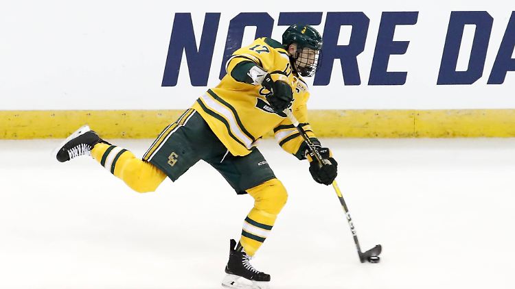 Nico Sturm könnte schon heute Nacht in der NHL debütieren.