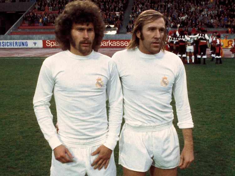 Paul Breitner (l.) erinnert sich heute noch gern an seine gemeinsame Zeit mit Günter Netzer (r.) bei Real Madrid.