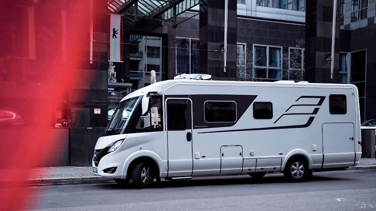 Die neue Hymer B-Klasse Masterline wird zu einem Grundpreis von 104.990 Euro ab Ende Mai verfügbar sein.