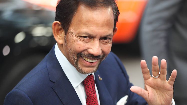 Sultan Hassanal Bolkiah führt seit 2014 Stück für Stück die Scharia ein.