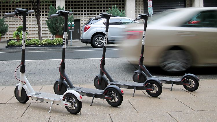 "E-Roller haben ein enormes Zukunftspotenzial," sagt Bundesverkehrsminister Scheuer.