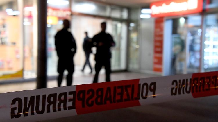 Wegen einer Bombendrohung am Zug musste der Bahnhof Neumünster evakuiert werden.