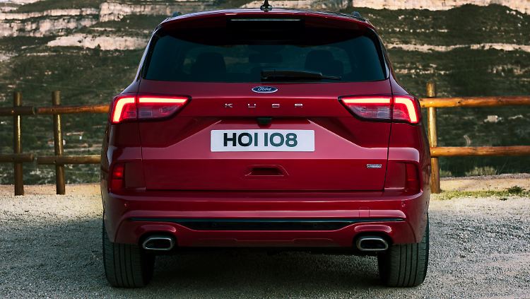 Neue LED-Rückleuchten zieren das Heck des Kuga.