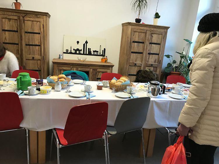 "Evas Haltestelle" ist eine Anlaufstelle für Frauen, die nicht weiter wissen. Jeden Mittwoch gibt es ein großes Frühstück.