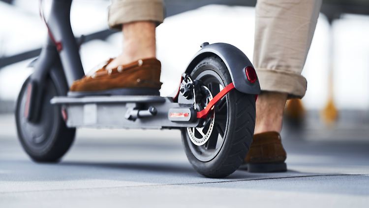 Bisher in Deutschland illegal: Tretroller mit Elektroantrieb.