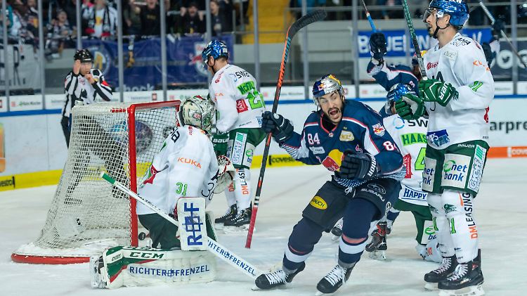 Mark Voakes erzielte den Münchner Siegtreffer im ersten Playoff-Halbfinale gegen Augsburg.