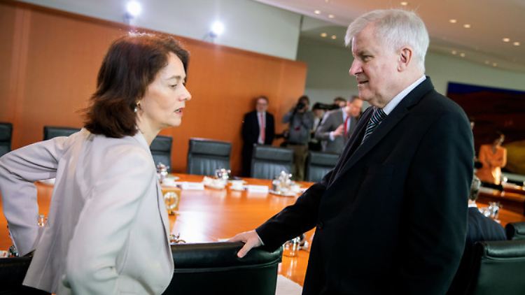 Justizministerin Barley und Innenminister Seehofer im Gespräch. 