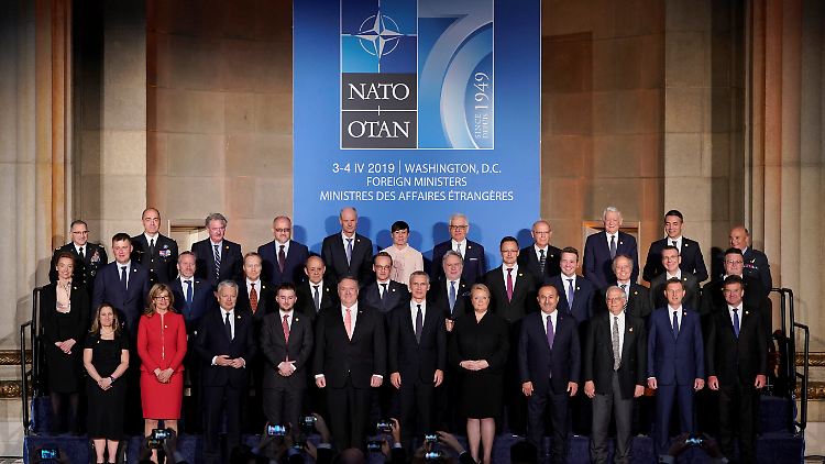 Die Außenminister der Bündnispartner treffen sich zur Feier des Tages in Washington.