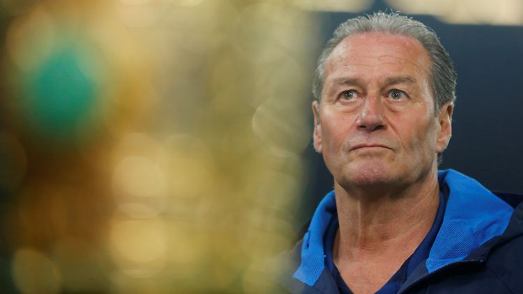 Der DFB-Pokal bleibt unerreichbar, doch die Liga scheint zu retten für Huub Stevens und seinen FC Schalke.