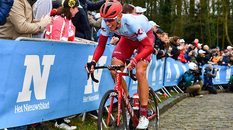 Nils Politt kann auch auf den unangenehmen Pflastersteinpassagen bestehen. Eine Qualität, die ihn für die Flandernrundfahrt, mehr noch aber für Paris-Roubaix prädestiniert.
