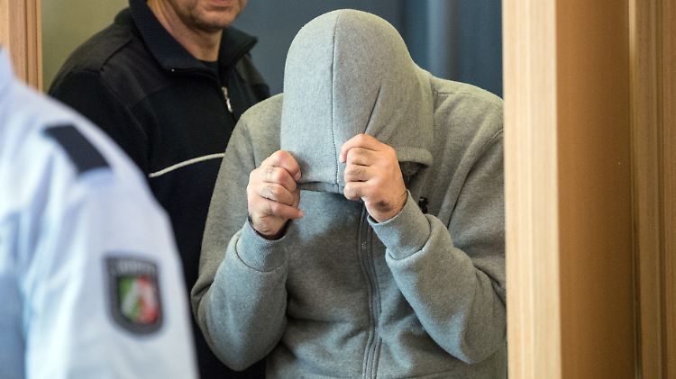 Der Angeklagte bei der Verhandlung im Landgericht.