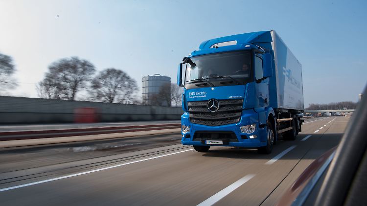 Hat Daimler seine Lkw jahrelang zu überhöhten Preisen verkauft? Das OLG Stuttgart meint: Ja. 