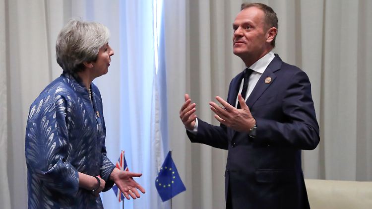 Theresa May und Donald Tusk haben unterschiedliche Vorstellungen vom künftigen Brexit-Termin.