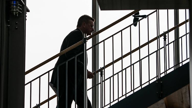Grindel geht wegen einer Uhr. Nun prüft die Staatsanwaltschaft weitere mögliche Unregelmäßigkeiten.  