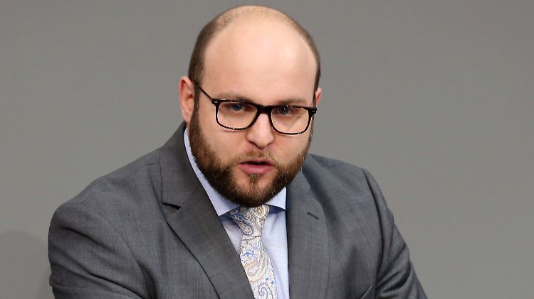 Der AfD-Bundestagsabgeordnete sieht sich als Opfer einer umfangreichen Kampagne.