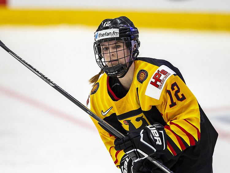Anna Fiegert traf für die deutschen Eishockey-Frauen zum 1:0 gegen Japan.