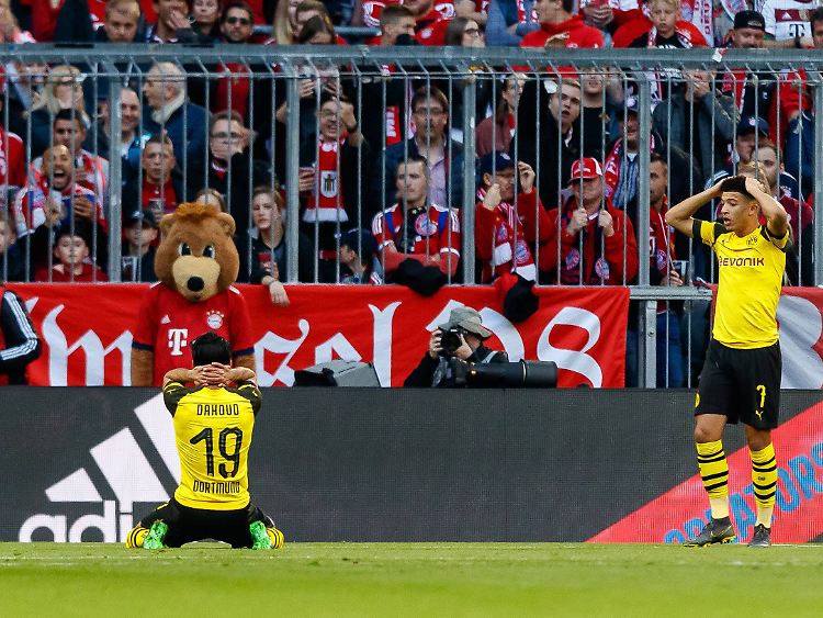 Mo Dahoud traf in der 6. Minute freistehend nur den Pfosten. Danach nahm das Unheil aus BVB-Sicht seinen Lauf.