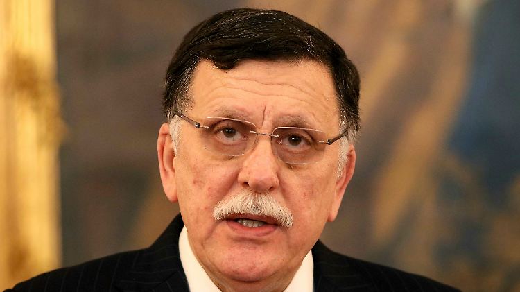 Ministerpräsident Fajis al-Sarradsch will Tripolis nicht kampflos übergeben.