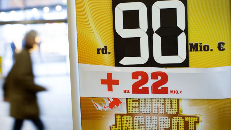 Auf welche Geldsumme der Eurojackpot anschwellen könnte, steht noch nicht fest.