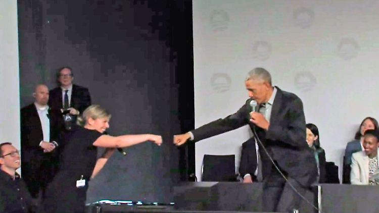 FistbumpObama.jpg