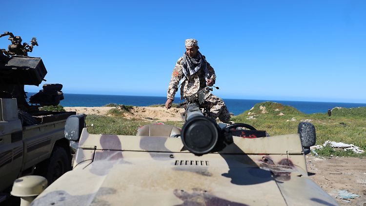 Kämpfer aus Misrata am Rand von Tripolis.