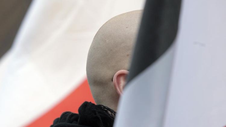 Rechtsextreme brandmarken Migranten als Virus-Überträger.