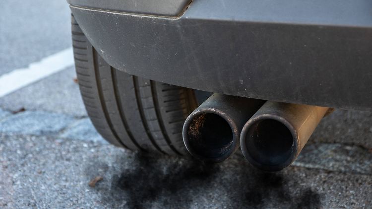 Laut Bundesregierung muss der CO₂-Ausstoß des Verkehrs bis zum Jahr 2030 um 40 bis 42 Prozent sinken.