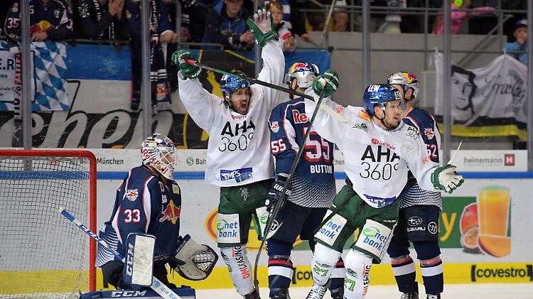 Tor für Augsburg: Brady Lamb hat soeben das 1:2 erzielt.