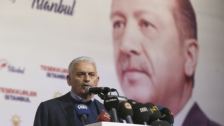 AKP-Kandidat Binali Yildirim akzeptiert seine Niederlage nicht.