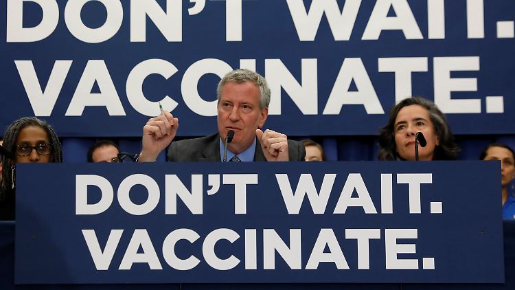 New Yorks Bürgermeister di Blasio verhängt für Teile Brooklyns den Masern-Notstand.