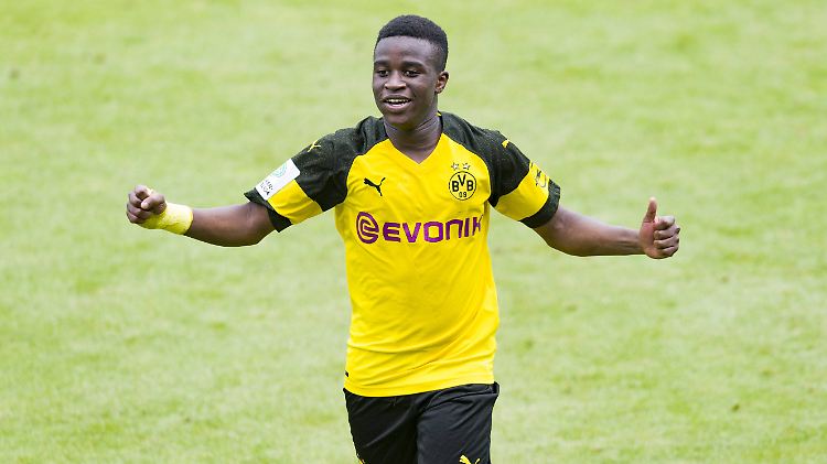 Yousoufa Moukoko begeistert offenbar auch Werbeunternehmen.