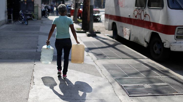 In Venezuela herrscht seit Jahren eine katastrophale Versorgungslage. Nach UN-Angaben sind rund drei Millionen Menschen aus dem Land geflohen.